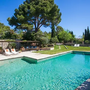 Oliver Moragues Grandhouse & Vineyard Landhuis